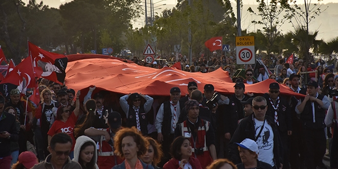 Samsun'da 1919 metrelik Türk bayrağı açıldı