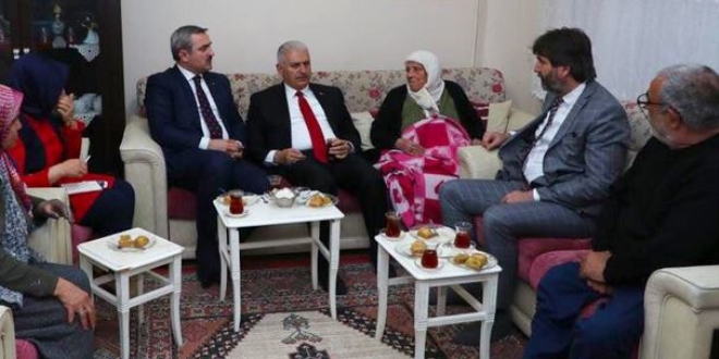 Binali Yıldırım, iftarını Avcılar'da yaptı