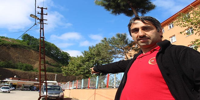 Elektrik direğine Karadeniz usulü çözüm