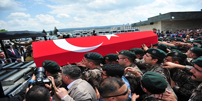 Şehit komiser yardımcısı son yolculuğuna uğurlandı