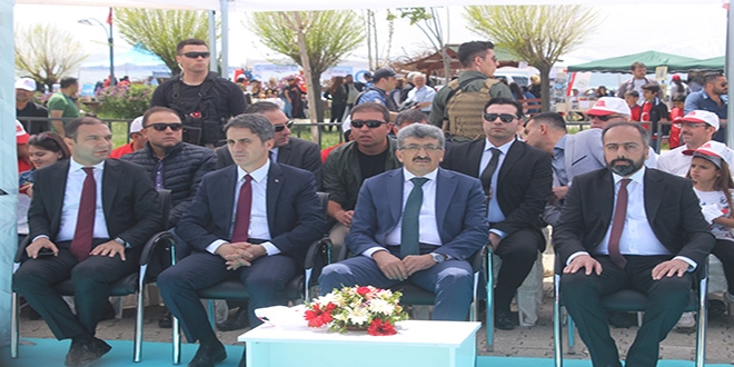 Van'da 19 Mayıs etkinliklerinde protokol krizi
