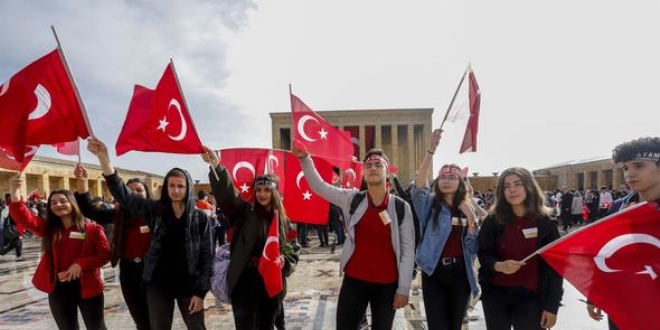 Gençler Anıtkabir'e akın etti