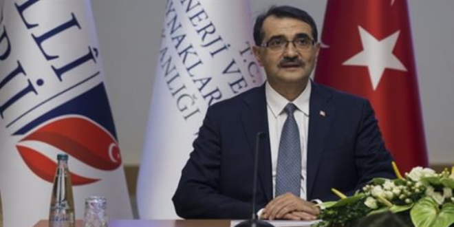 Bakan Dönmez'den 'tabloların kaldırılması'na tepki