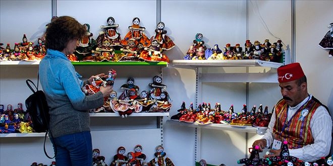 Kapadokya'nın kültürünü bez bebeklerle yaşatıyor