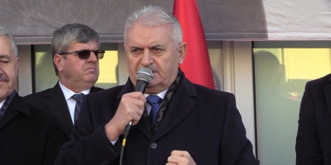 Binali Yıldırım: 'Yolları böleriz Türkiye'yi böldürmeyiz'