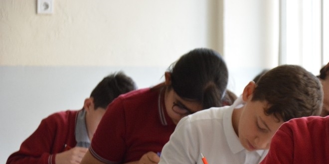 Bu okulda sınavlar öğretmensiz yapılıyor