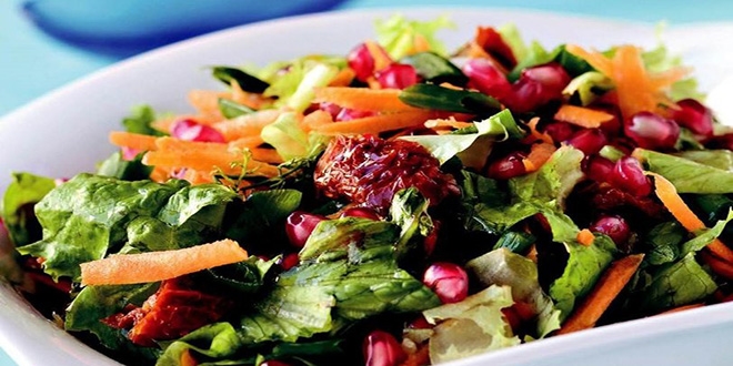 'Sahurda ve iftarda bağırsak tembelliğine karşı salata tüketilmeli'