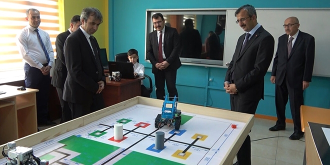 'Teknolojiyi kullanan deil, reten nesil olacaz'