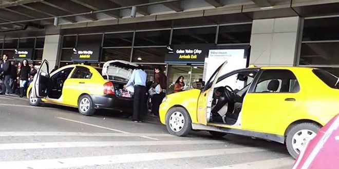 stanbul Havaliman'nda taksiciler UBER'ciye saldrd