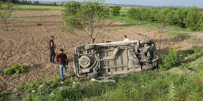 Afyonkarahisar'da minibs devrildi: 7 yaral