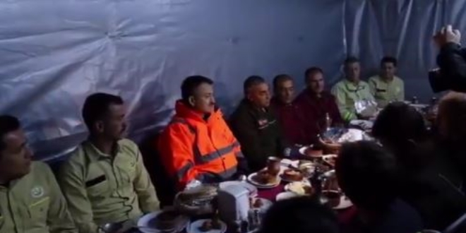 Bakan Pakdemirli, ormanclarla iftar yapt