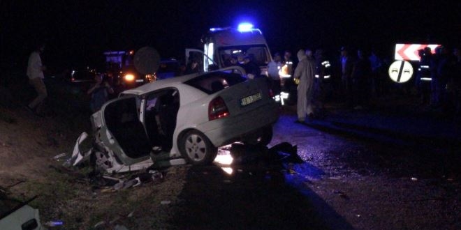 Tokat'ta otomobil tırla çarpıştı: 2 polis şehit, 2 yaralı
