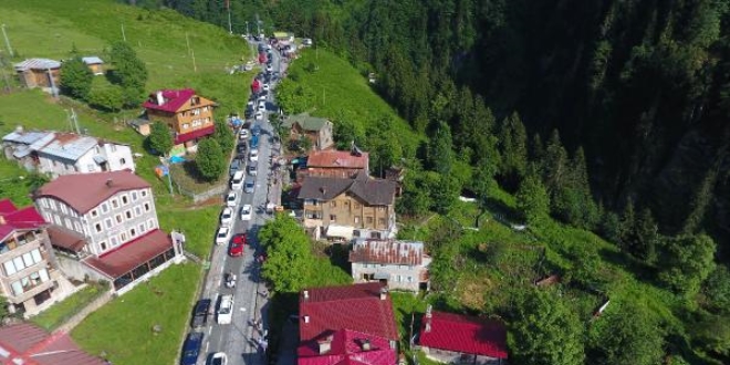 Tatilcilerden bayramda Ayder Yaylas'na ilgi