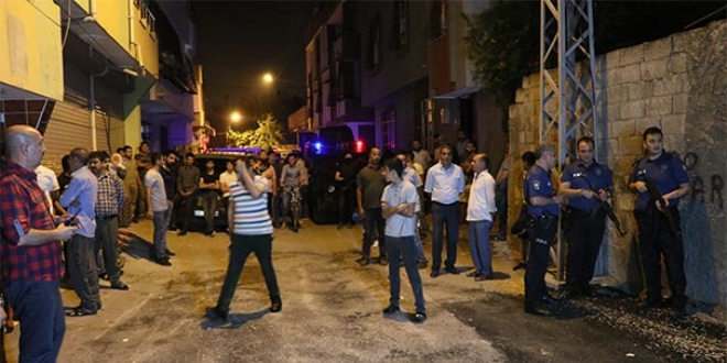 Mahalleli sokağa döküldü: Özel harekatçılar olay yerine geldi