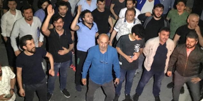 UBER sürücüleri darp edilen meslektaşları için eylem yaptı