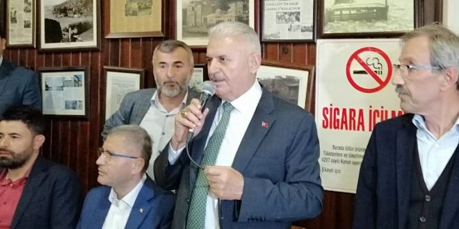 Binali Yıldırım sahurda vatandaşlarla bir araya geldi