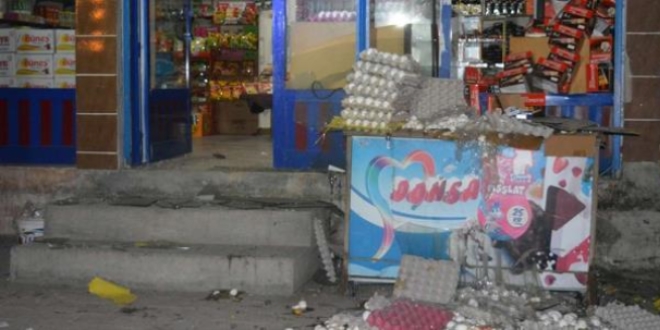 Batman'da iftar saatinde markete EYP atıldı