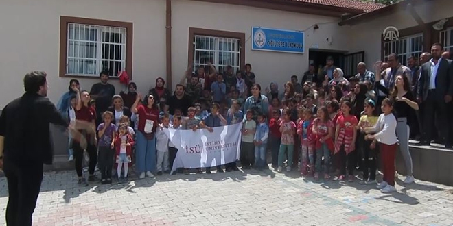 niversiteliler, ky okuluna ktphane kurdu