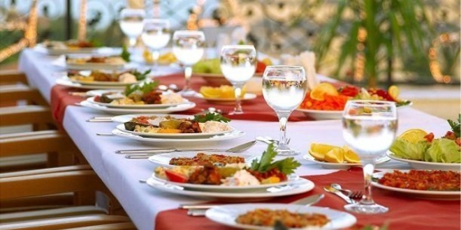 Sahurda ve iftarda ekerli gdalar tketmeyin