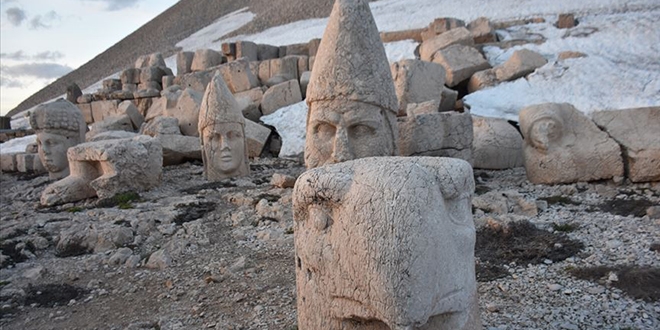 Nemrut Dağı bayram tatilinde konuklarını bekliyor
