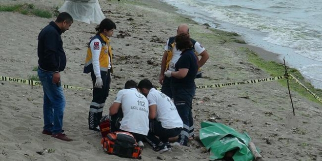 Denizde boulan lise rencileri defnedildi