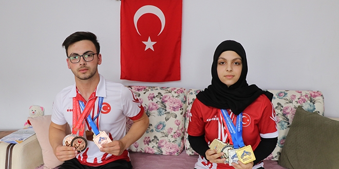 Abi-karde Yunanistan'da bkmedik bilek brakmad