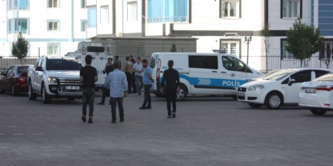 Polis, kadın meslektaşını öldürdü