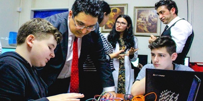 'Öğretmenlerin teknoloji bağımlılık düzeyleri incelenmeli'