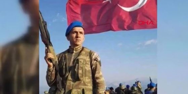 Şehit Teğmenin baba evine ateş düştü