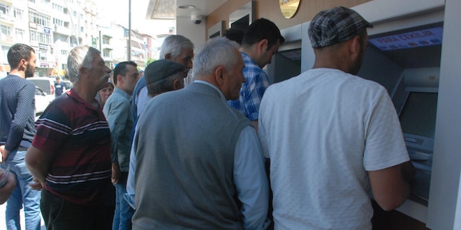 Bin liralık bayram ikramiyeleri bugün yatırılacak