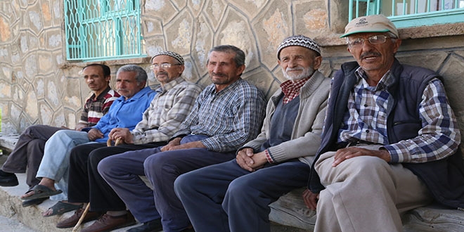 Çocuk sesine hasret bayramı bekliyorlar