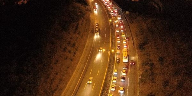 Kocaeli'de bayram trafiği zaman zaman durma noktasına geldi