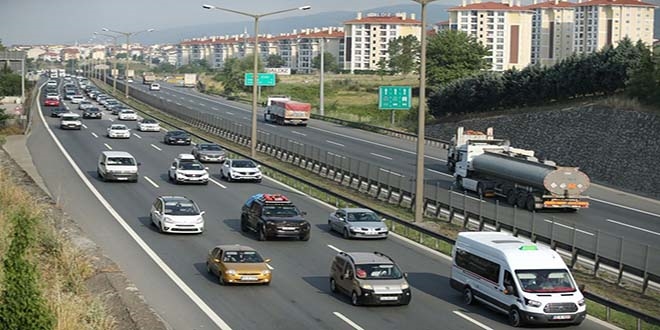 Anadolu otoyolu'nda trafik yoğunluğu yaşanıyor