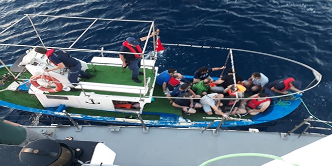 FET phelileri tekneyle Yunanistan'a kaarken yakaland