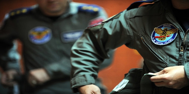 Trk Hava Kuvvetleri personeli, 24 saat greve hazr