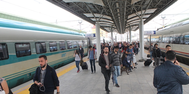 Ankara YHT Garı'nda bayram yoğunluğu
