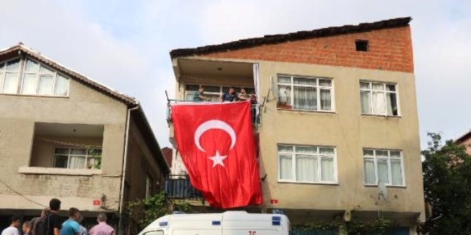 Iğdır şehidi Ali Yılmaz'ın baba evine ateş düştü