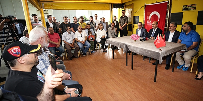 Bakan Soylu'dan esnaf ziyareti