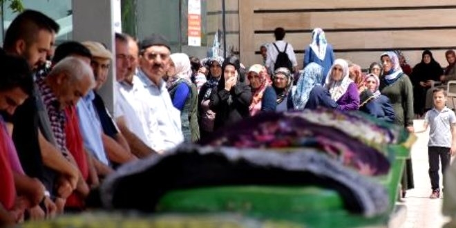 Kazada ölen adliye çalışanı ve arkadaşı toprağa verildi