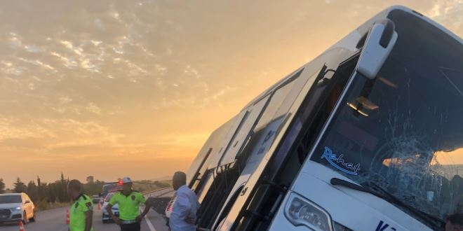 Yolcu otobs kaza yapt: 40 yolcu lmden dnd