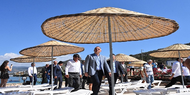 Bakan Ersoy 'Bodrum Halk Plaj'n at