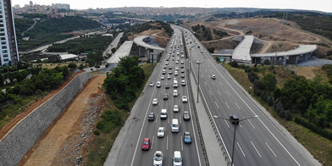 TEM'deki trafik yoğunluğu havadan görüntülendi