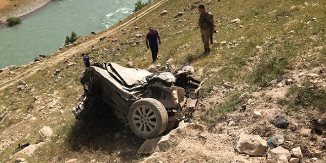 Son anda otomobilden atlamayı başardı