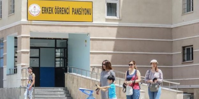 Valilik turistleri okul pansiyonlarına yerleştirdi