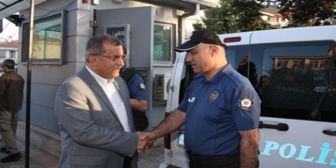 Emniyet Genel Müdürü, polislerle bayramlaştı