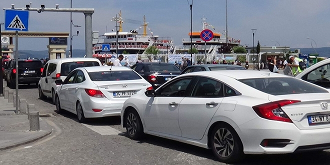 Tatilcilerin dönüş çilesi erken başladı