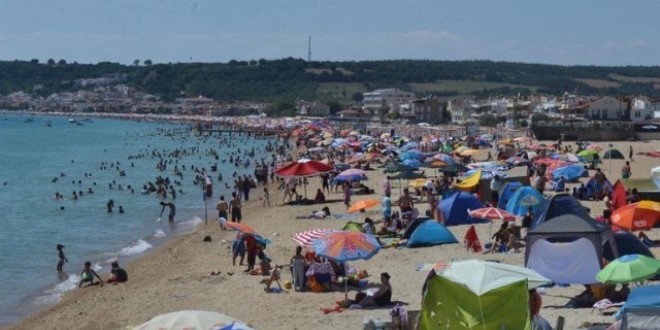İstanbullular bayram tatilini fırsata çevirdi, sahiller doldu taştı