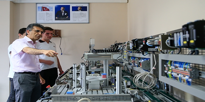 Derslerini endstri 4.0 ile gryorlar