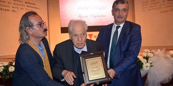 Yazar Nuri Pakdil, hastaneye kaldırıldı