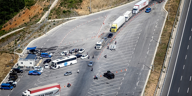 İstanbul'da jandarmadan helikopterle trafik denetimi